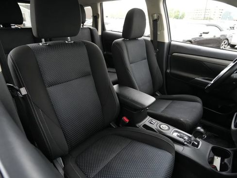Used 2016 Mitsubishi Outlander SE AWD/4WD image 28
