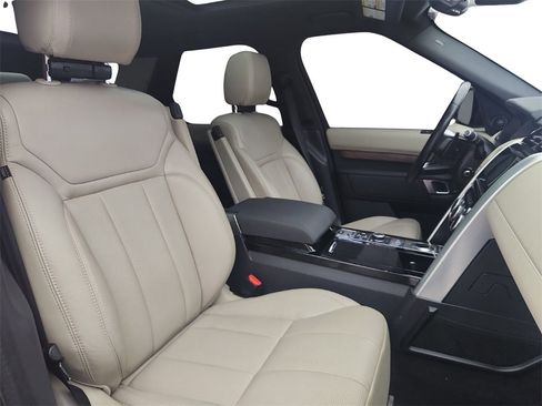 Used 2020 Land Rover Discovery HSE image 27