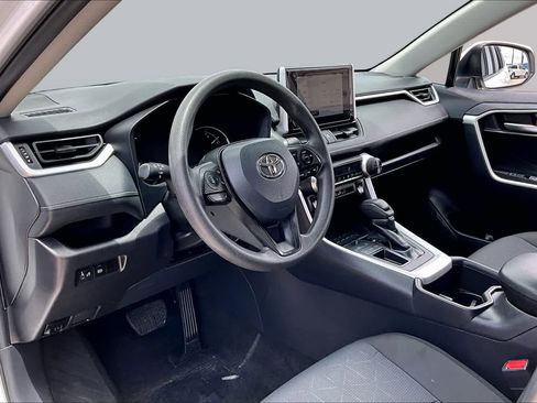 Used 2025 Toyota RAV4 XLE FWD image 16