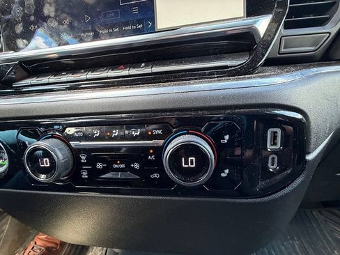 Used 2022 Chevrolet Silverado 1500 LT AWD/4WD image 34