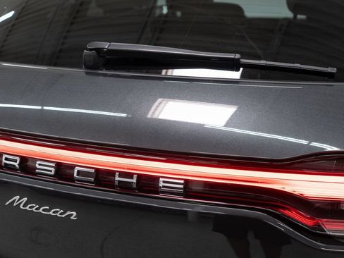 Used 2023 Porsche Macan AWD/4WD image 42