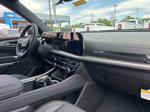 New 2026 Chevrolet Traverse LT w/ Sun and Wheel Package FWD image 35
