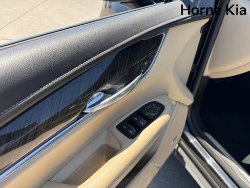Used 2019 Cadillac XT5 FWD image 11