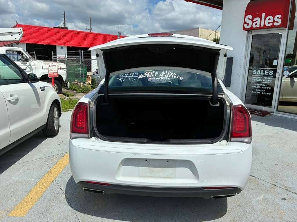 Used 2022 Chrysler 300 Touring w/ Sport Appearance Package RWD image 12