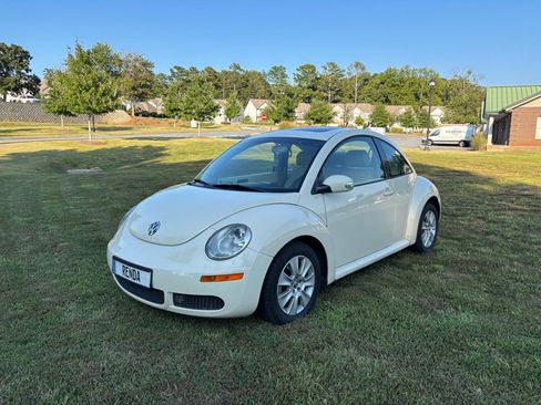 Used 2009 Volkswagen Beetle S image 1