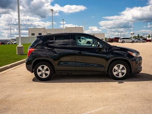 Used 2020 Chevrolet Trax LS w/ Tint and Cruise Package FWD image 8