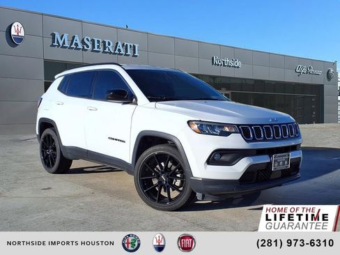 Used 2023 Jeep Compass Latitude image 1