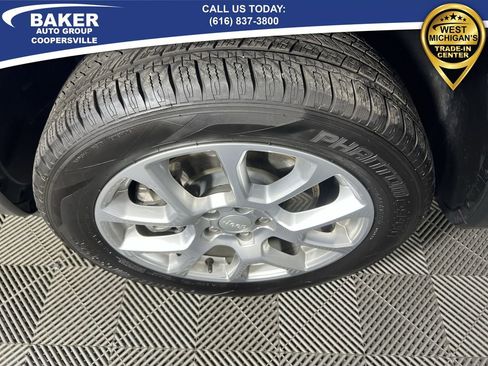 Used 2024 Jeep Compass Latitude image 32