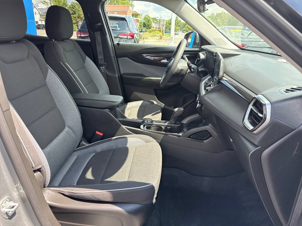 Certified 2024 Chevrolet TrailBlazer LT w/ Driver Confidence Package AWD/4WD image 30