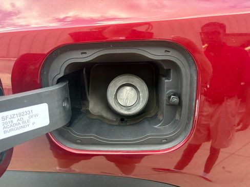 Used 2018 GMC Acadia SLE FWD image 32