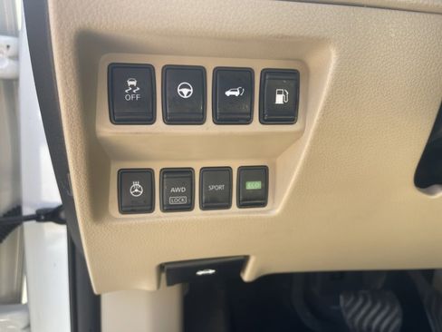 Used 2018 Nissan Rogue SL w/ Premium Package image 19