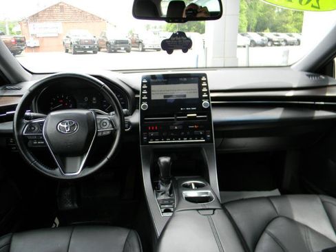 Used 2019 Toyota Avalon XLE w/ Moonroof Package FWD image 18