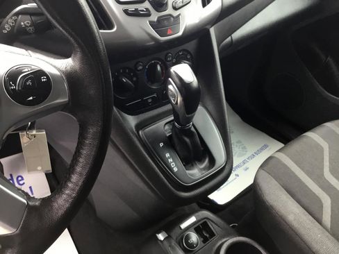 Used 2018 Ford Transit Connect XLT image 19
