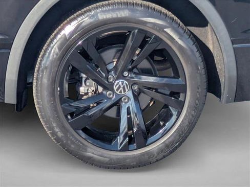 Used 2023 Volkswagen Tiguan SE R-Line image 24