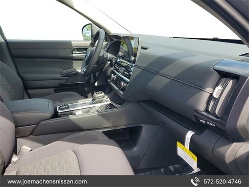 New 2025 Nissan Pathfinder SV image 30