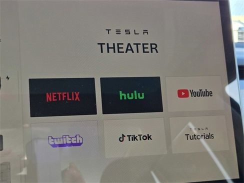 Used 2023 Tesla Model 3 Standard Range image 18