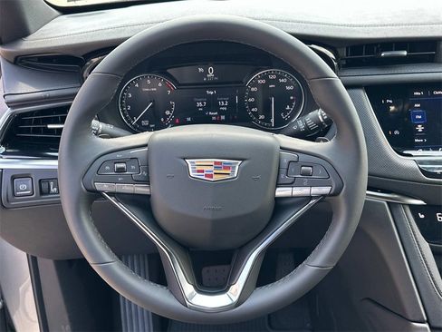 New 2025 Cadillac XT6 Luxury image 19