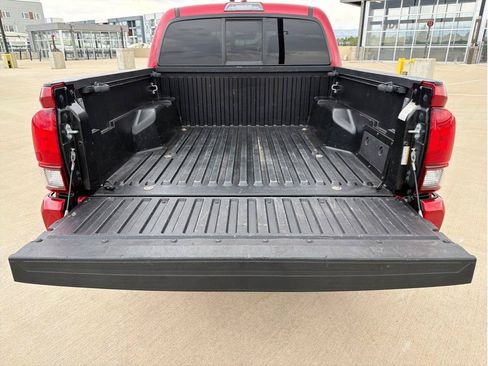 Used 2021 Toyota Tacoma SR AWD/4WD image 12