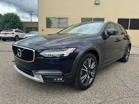 Used 2017 Volvo V90 T6 Cross Country AWD/4WD image 3