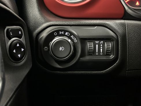 Used 2022 Jeep Wrangler Unlimited Rubicon AWD/4WD image 23