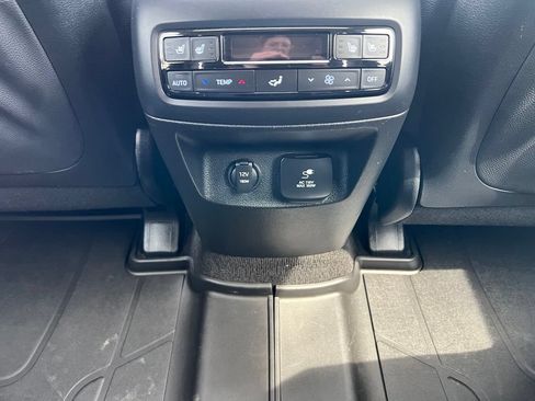 Used 2024 Hyundai Palisade Limited AWD/4WD image 25