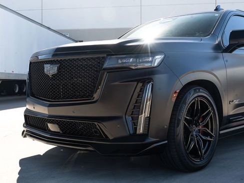 Used 2023 Cadillac Escalade V w/ LPO, ONYX Package image 16