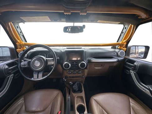 Used 2014 Jeep Wrangler Unlimited Rubicon w/ Dual Top Group AWD/4WD image 12