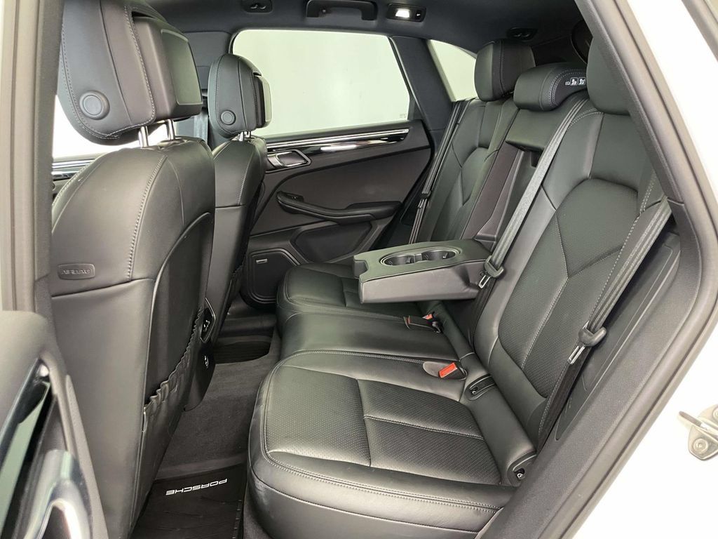 Certified 2026 Porsche Macan AWD/4WD image 19