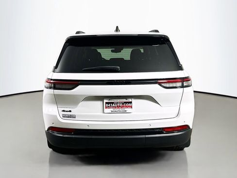 Used 2024 Jeep Grand Cherokee Altitude AWD/4WD image 6