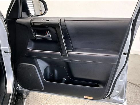 Used 2023 Toyota 4Runner TRD Off-Road Premium w/ Moonroof Package AWD/4WD image 19