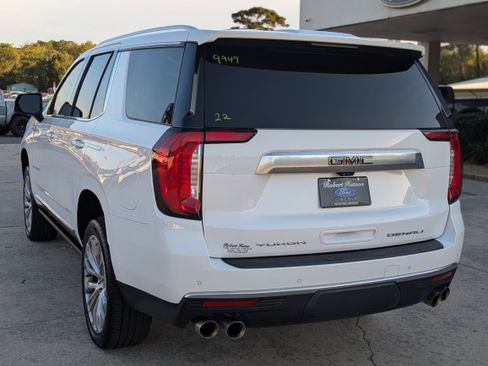 Used 2022 GMC Yukon Denali w/ Advanced Technology Package image 8