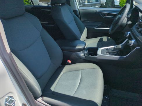 Used 2025 Toyota RAV4 XLE AWD/4WD image 31