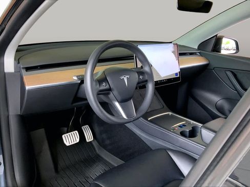 Used 2022 Tesla Model Y Performance AWD/4WD image 16