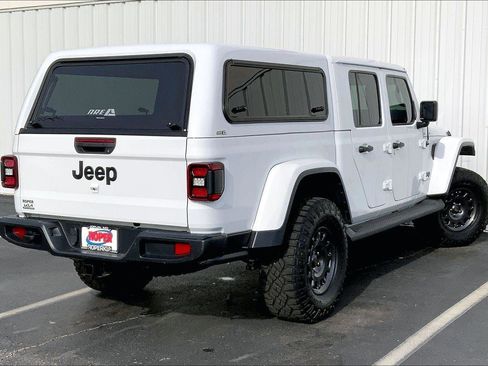 Used 2021 Jeep Gladiator Sport image 11