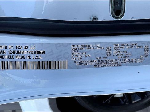 Used 2023 Jeep Cherokee Altitude Lux AWD/4WD image 34