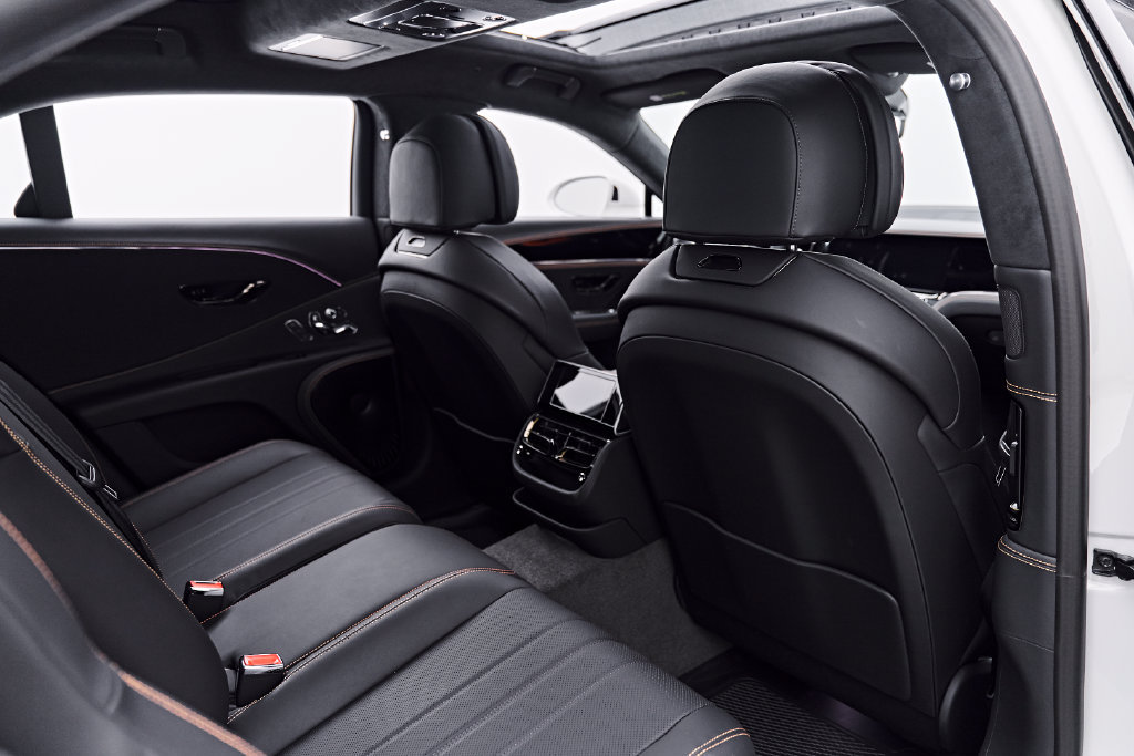 Used 2025 Bentley Flying Spur Plug-In Hybrid AWD/4WD image 39