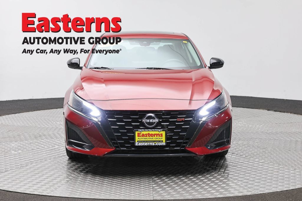 Used 2023 Nissan Altima 2.5 SR w/ SR Premium Package AWD/4WD image 2