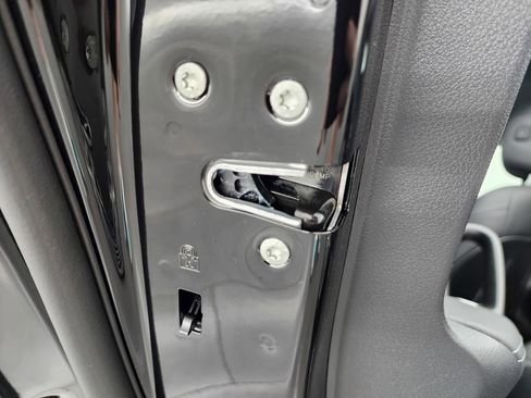 Used 2025 Mercedes-Benz CLA 250 4MATIC image 34