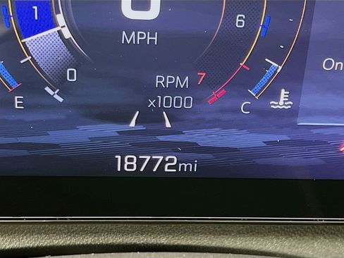 Used 2025 Chevrolet Traverse LT image 12