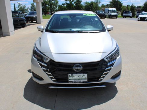 Used 2025 Nissan Versa SV FWD image 3