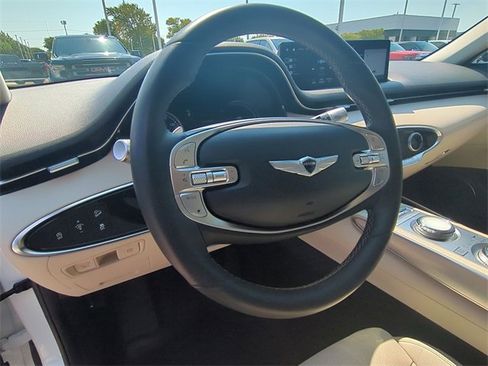 Used 2022 Genesis GV70 2.5T w/ Select Package image 10