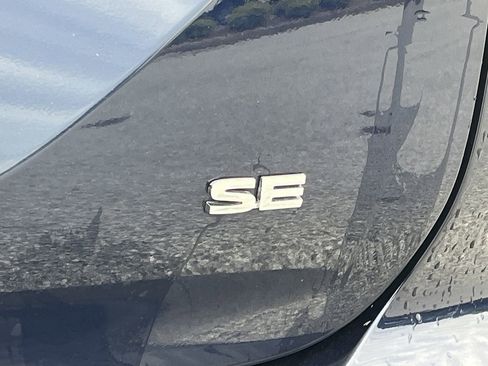 Used 2025 Mitsubishi Outlander SE FWD image 24