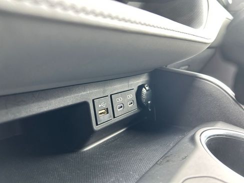 Used 2023 Toyota Highlander L FWD image 32
