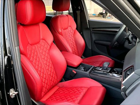 Used 2025 Audi SQ5 Prestige w/ Prestige Package image 8