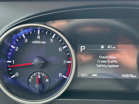 Used 2022 Kia Carnival LX FWD image 25