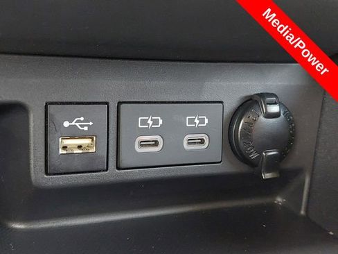 Used 2025 Toyota Highlander Limited AWD/4WD image 34