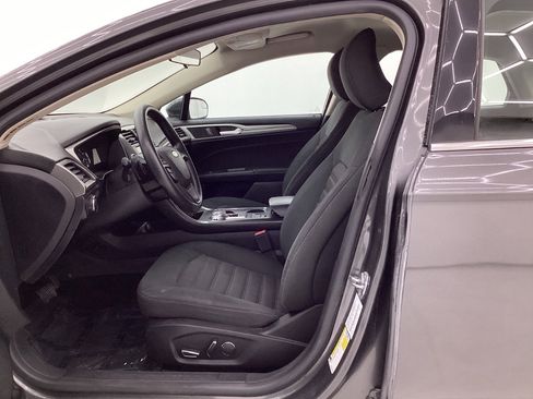 Used 2018 Ford Fusion SE w/ Fusion SE Technology Package image 14