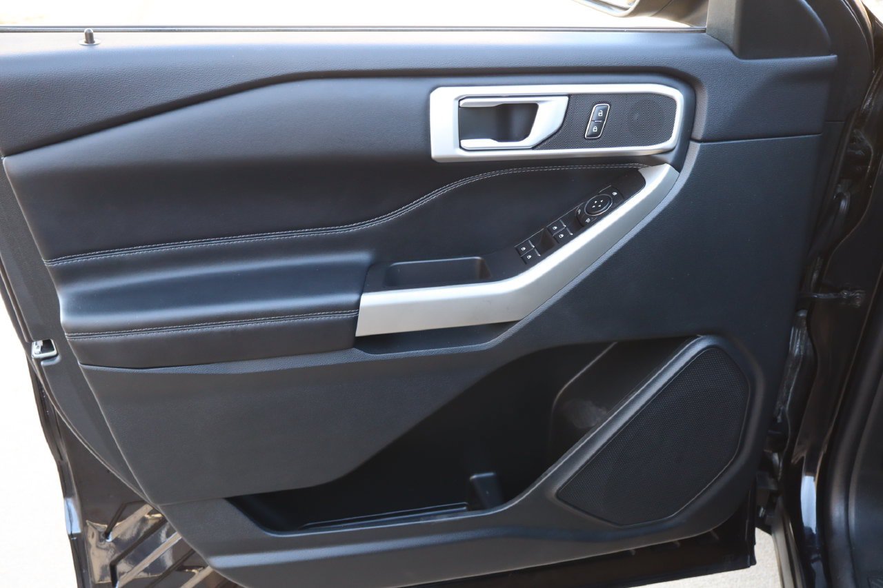 Used 2023 Ford Explorer XLT AWD/4WD image 21