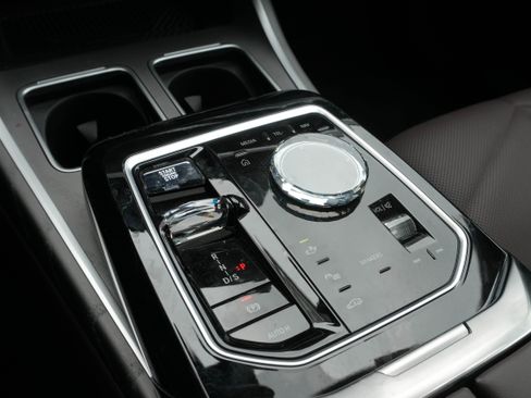 Certified 2023 BMW 740i RWD image 27