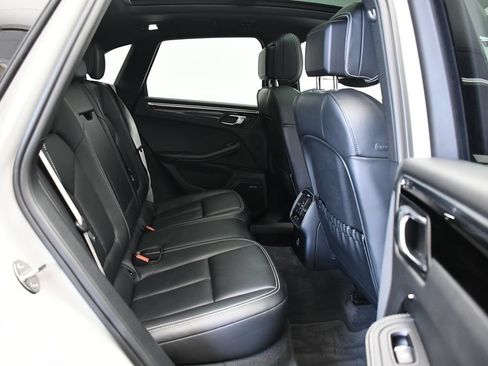 Certified 2024 Porsche Macan AWD/4WD image 50